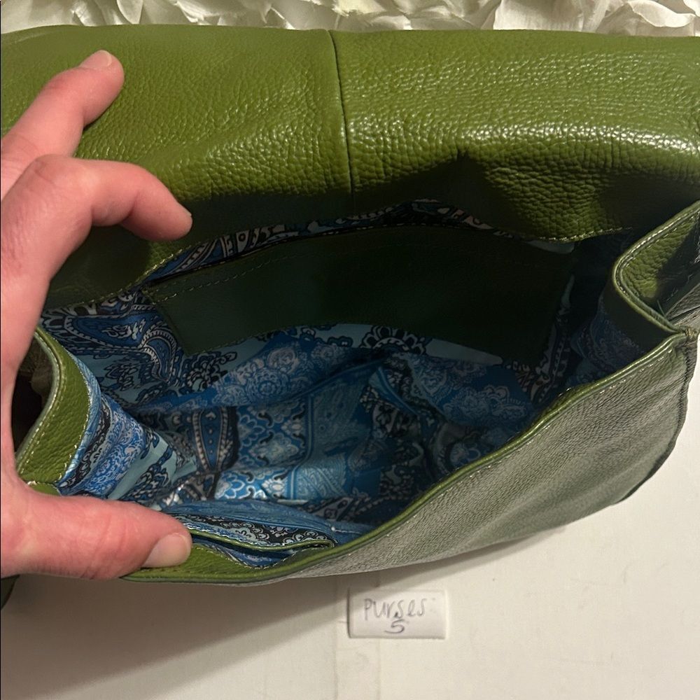 Elegant Olive Crossbody Bag with Lace Detailing - Picture 4 of 6